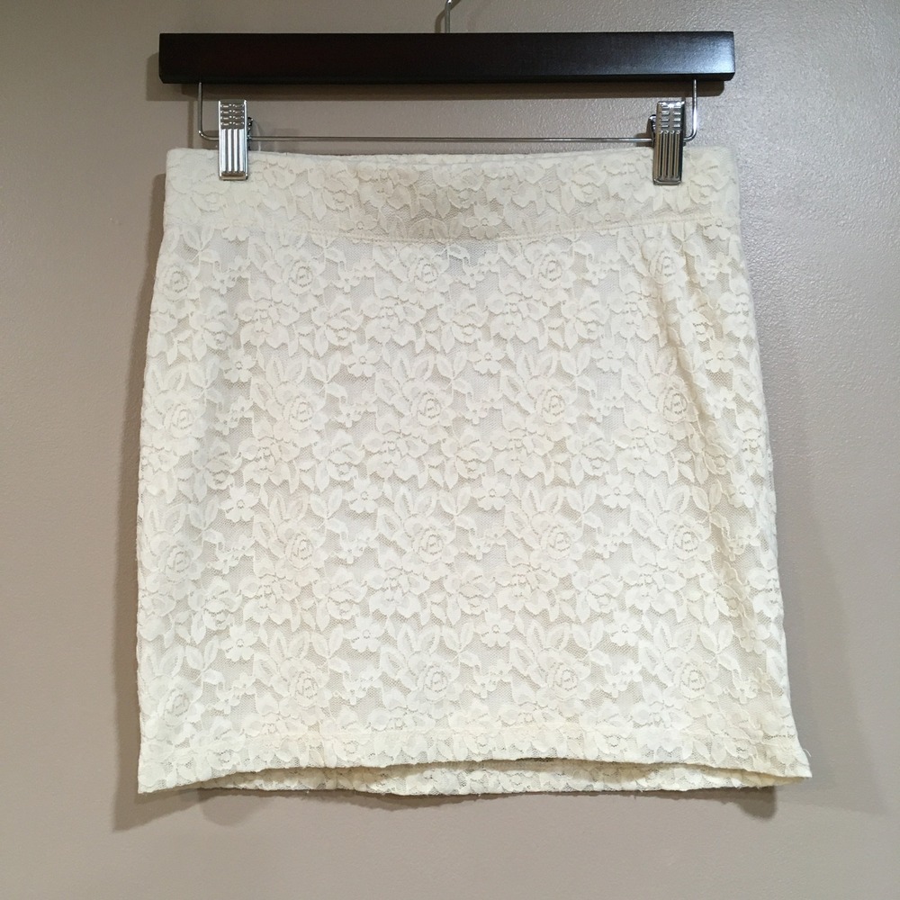 Nollie Floral Lace Mini Skirt Sz M Cream Coquette Romantic Feminine Dainty Boho